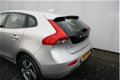 Volvo V40 - 2.0 D2 (20% bijtelling) Geartronic | Kinetic | Business Pack Connect | Navigatie | Stoel - 1 - Thumbnail