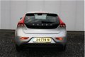 Volvo V40 - 2.0 D2 (20% bijtelling) Geartronic | Kinetic | Business Pack Connect | Navigatie | Stoel - 1 - Thumbnail