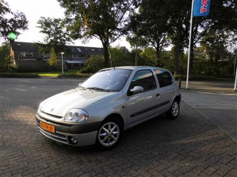 Renault Clio - Automaat 1.6 RXE - 1