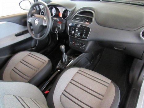 Fiat Punto Evo - 1.3 M-Jet Dynamic //APK//NAP//Airco//Cruise//Elec.Ramen//CV+AB//Trekhaak// - 1