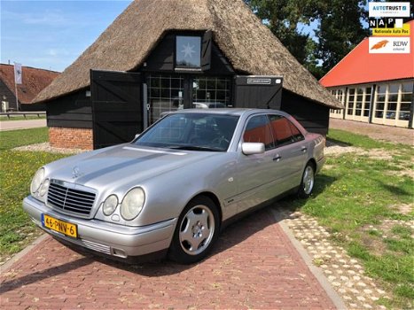 Mercedes-Benz E-klasse - 320 Avantgarde A4 in nette staat met clima - 1