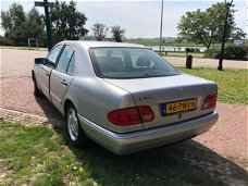 Mercedes-Benz E-klasse - 320 Avantgarde A4 in nette staat met clima