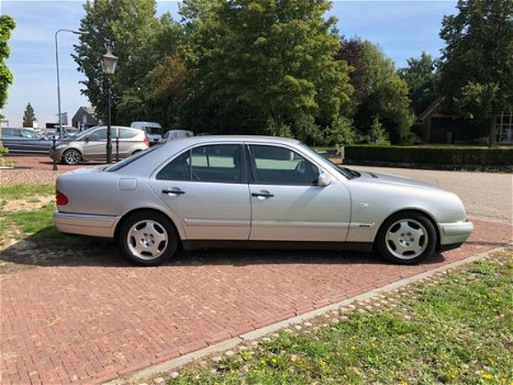 Mercedes-Benz E-klasse - 320 Avantgarde A4 in nette staat met clima - 1