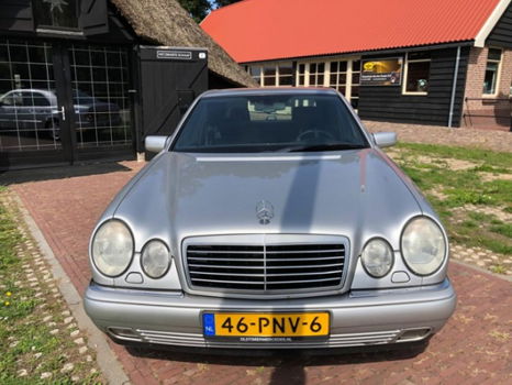 Mercedes-Benz E-klasse - 320 Avantgarde A4 in nette staat met clima - 1