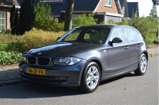 BMW 1-serie - 120i Business Line leer/cruise/NAP/dealer onder - 1