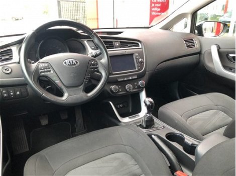 Kia Cee'd - 1.0 T-GDi First Edition info: Roel 0492-588951 - 1