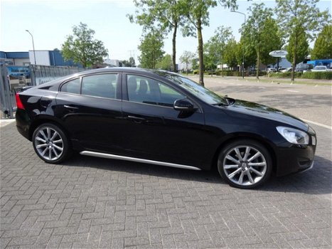 Volvo S60 - 1.6 T4 Clima, Navigatie, Isofix - 1