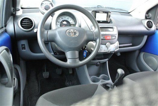 Toyota Aygo - 1.0-12V 5-DRS Comfort Nav - 1