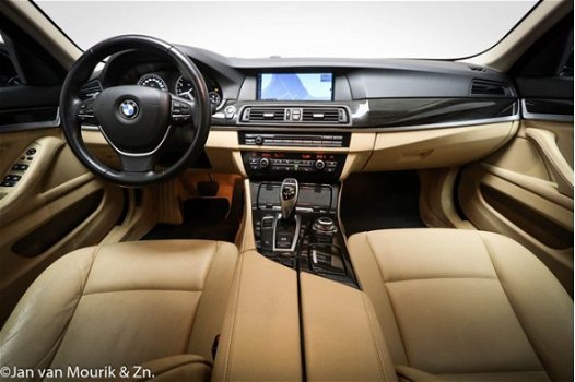 BMW 5-serie Touring - 520i High Executive | LEDER | XENON | NAVI | CRUISE | PDC - 1