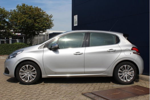 Peugeot 208 - 1.2 Puretech 82pk 5D Executive NAVI / CLIMA TREKHAAKACTIE - 1