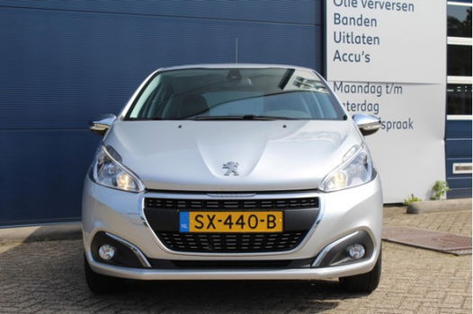 Peugeot 208 - 1.2 Puretech 82pk 5D Executive NAVI / CLIMA TREKHAAKACTIE - 1