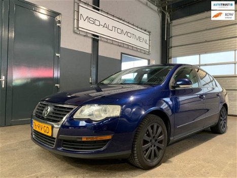 Volkswagen Passat - 1.6 FSI Trendline - 1