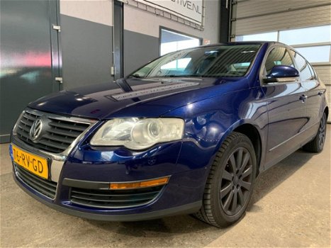 Volkswagen Passat - 1.6 FSI Trendline - 1