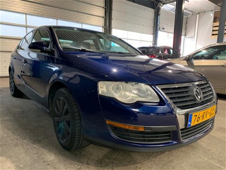 Volkswagen Passat - 1.6 FSI Trendline - 1