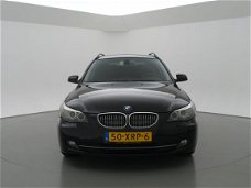 BMW 5-serie Touring - 530D 236 PK AUT6 + LEDER / NAVIGATIE / 18 INCH / TREKHAAK / PRIVACY