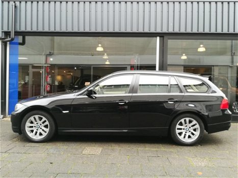 BMW 3-serie Touring - 318i Business Line Goed oh/Automaat/Xenon/ Groot navi/Clima/Cruise/Telefoon - 1