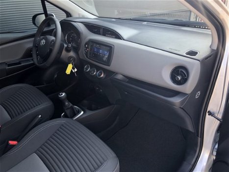 Toyota Yaris - 1.0 VVT-i Connect | Direct leverbaar | Apple Carplay / Android Auto | - 1