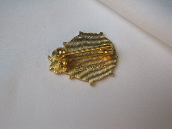 Broche goudkleurig wit zwart rood emaille kever/lieveheersbeestje 2.1x1.8 cm. - Afbeelding 3