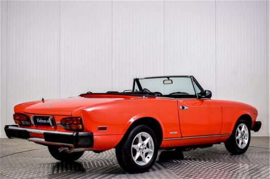 Fiat 124 Spider - Pininfarina Europe Azzurra - 1