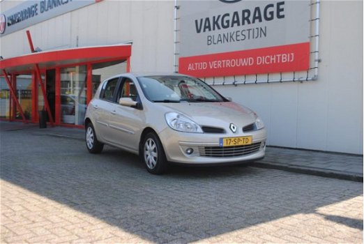 Renault Clio - 1.6-16V Privilège - 1