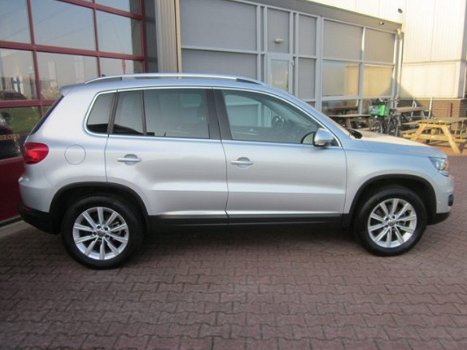 Volkswagen Tiguan - 1.4 TSI Sport&Style NAVI/ECC/AFN. TREKHAAK/6 MND BOVAG GAR - 1