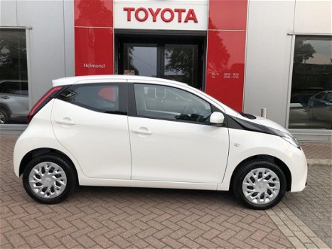 Toyota Aygo - 1.0 VVT-i x-play 5D 72pk - 1