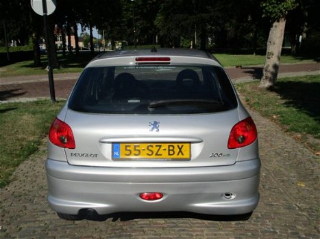 Peugeot 206 - 1.4 HDi Air-line 3 Airco 5 DRS Lichtmetalen Velgen *Apk t/m 30-8-2020 - 1