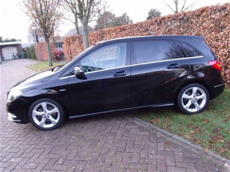 Mercedes-Benz B-klasse - B200 Automaat. Elke denkbare optie. Beslist in nieuwstaat - 1