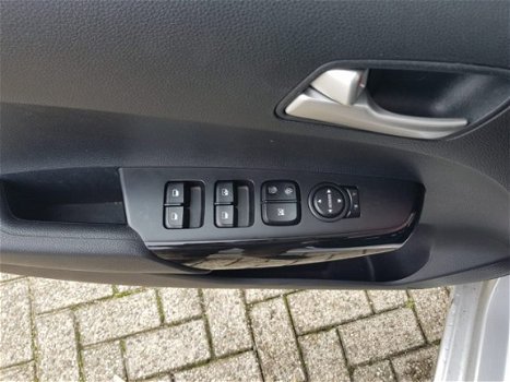 Kia Picanto - 1.0 MPi 67pk 4-zits ComfortPlusLine Navigator - 1