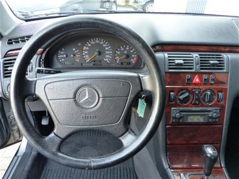 Mercedes-Benz E-klasse - 200 Avantgarde Automaat - 1