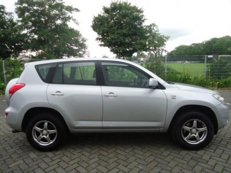 Toyota RAV4 - 2.2 D4D Linea Terra - GRIJS - PDC - ZONDAG OPEN - 1