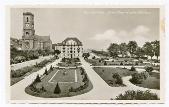 H084 Neuchatel Jardin Desor et Eglise Catholique / Zwitserland - 1