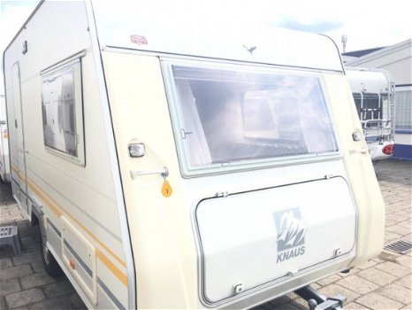 3 PERSOONS STAPELBED CARAVAN KNAUS 395 MET VOORTENT EN LUIFEL - 2