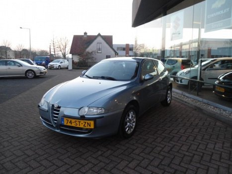 Alfa Romeo 147 - 1.6 T.SPARK DISTINTIVE LEDER AC/ECC - 1