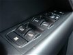 Volvo V70 - 2.5T Momentum / Automaat / Lederen Bekleding / PDC / Winterwielen / - 1 - Thumbnail