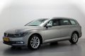 Volkswagen Passat Variant - 2.0 TDI 150pk Business Edition R Virtual Cockpit LED DAB+ Half-Leder 200 - 1 - Thumbnail