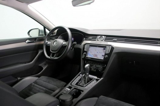 Volkswagen Passat Variant - 2.0 TDI 150pk Business Edition R Virtual Cockpit LED DAB+ Half-Leder 200 - 1