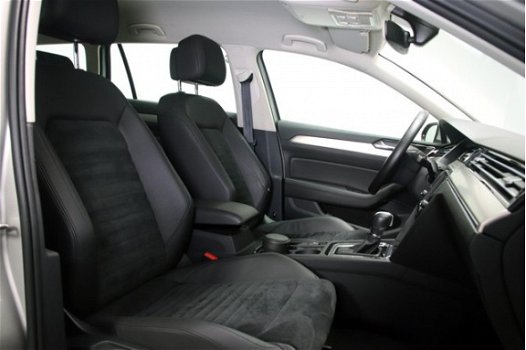 Volkswagen Passat Variant - 2.0 TDI 150pk Business Edition R Virtual Cockpit LED DAB+ Half-Leder 200 - 1
