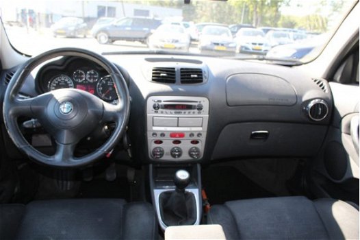 Alfa Romeo 147 - 1.9 JTD Business Euro 4 airco, climate control, cruise control, elektrische ramen, - 1