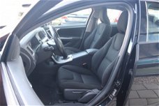 Volvo S60 - T4 180pk Business, Navi, Afn. Trekhaak, Stoelverw