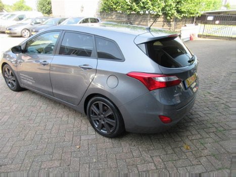 Hyundai i30 Wagon - 1.6 GDi i-Motion AIRCO/ PARKEERSENSOREN ACHTER - 1