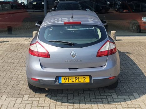 Renault Mégane - 1.6 parkeersensoren v+a, airco, stoelverwa - 1