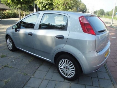 Fiat Punto - Grande 1.4 5-Drs Active - 1