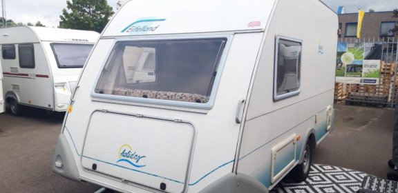 3 PERSOONS STAPELBED CARAVAN EIFELLAND 350 MET PANORAMA LUIFEL - 1