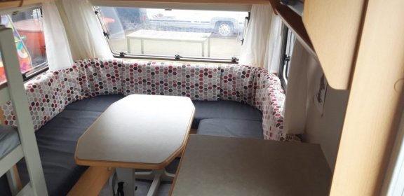 3 PERSOONS STAPELBED CARAVAN EIFELLAND 350 MET PANORAMA LUIFEL - 6