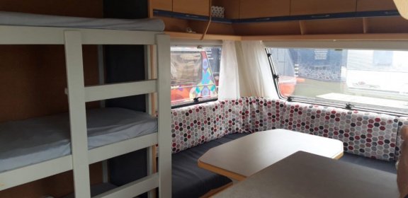 3 PERSOONS STAPELBED CARAVAN EIFELLAND 350 MET PANORAMA LUIFEL - 8