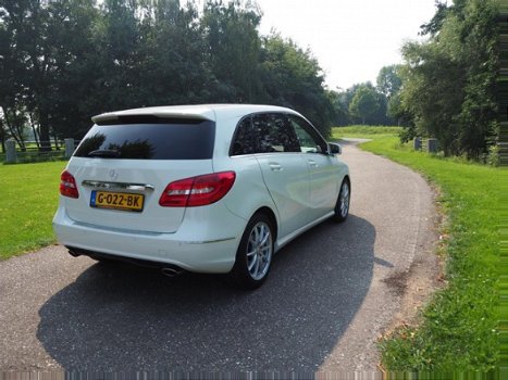 Mercedes-Benz B-klasse - 180 Prestige Navi, Zwarte hemel, Lm velgen, afstand waarschuwing enz - 1