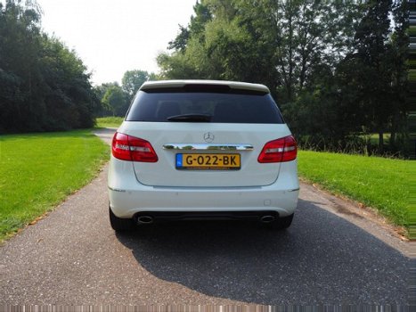 Mercedes-Benz B-klasse - 180 Prestige Navi, Zwarte hemel, Lm velgen, afstand waarschuwing enz - 1