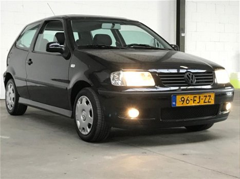 Volkswagen Polo - 1.4 TDI First Edition BENZINE.ST.BEKR.sch/kanteldak distr.recent vv - 1