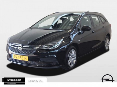 Opel Astra Sports Tourer - 1.0 Online Edition (Navigatie / Parkeersensoren voor & achter / DAB) - 1
